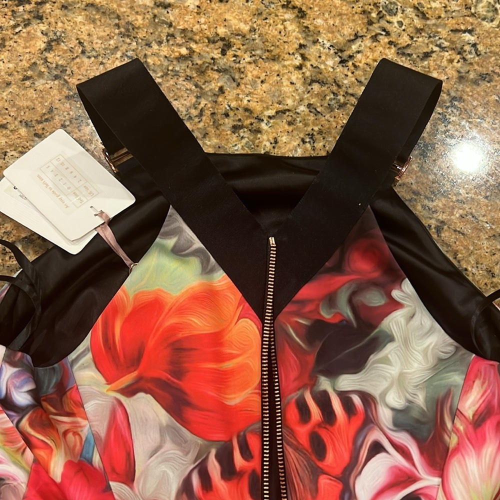 Dress - Picture 9 of 10